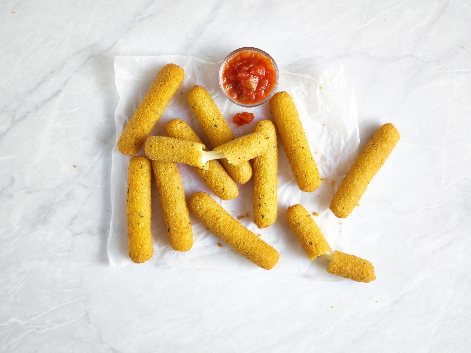 mozzarella-sticks-fast-food.jpg