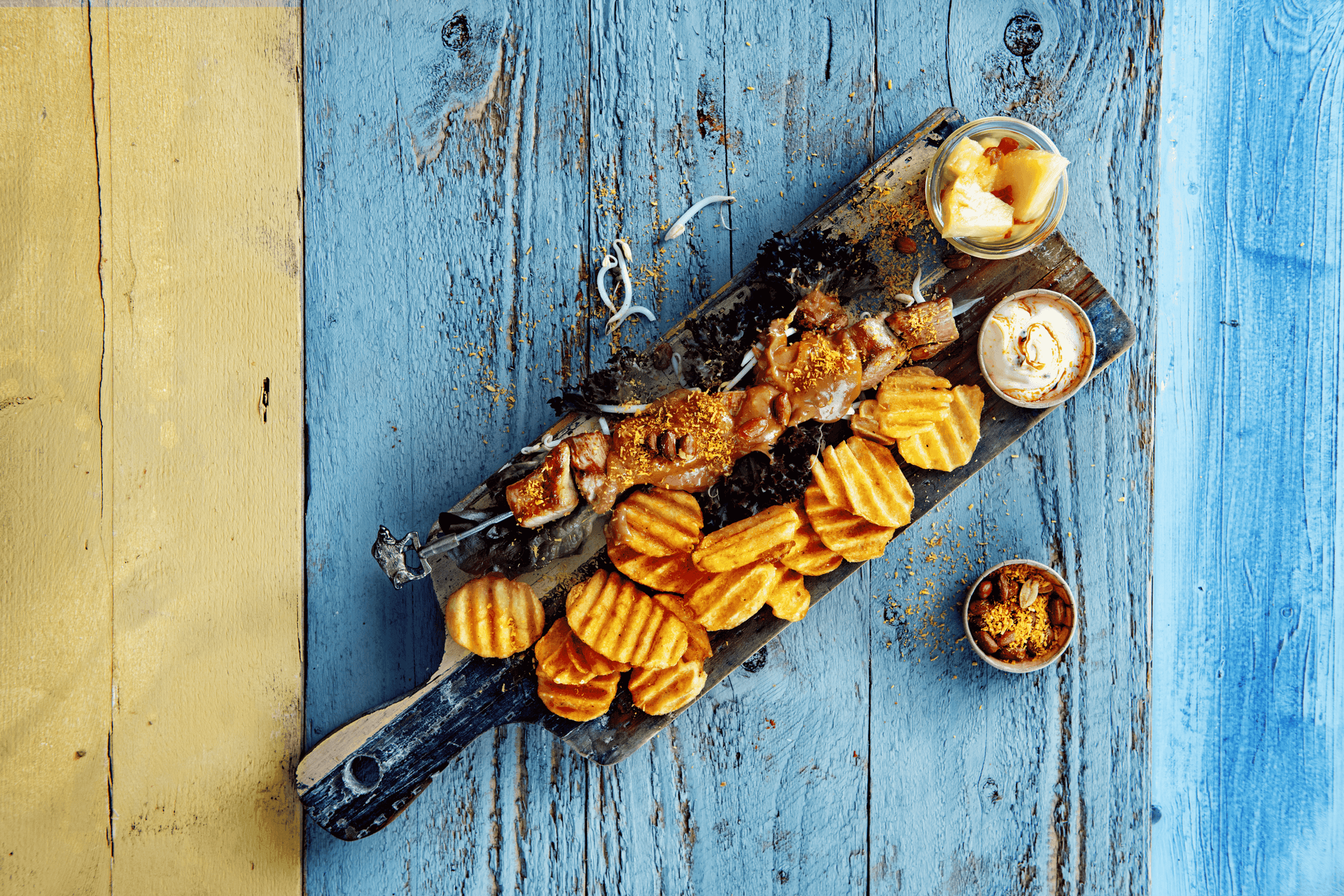 sate_peanutsauce_on_plank.png
