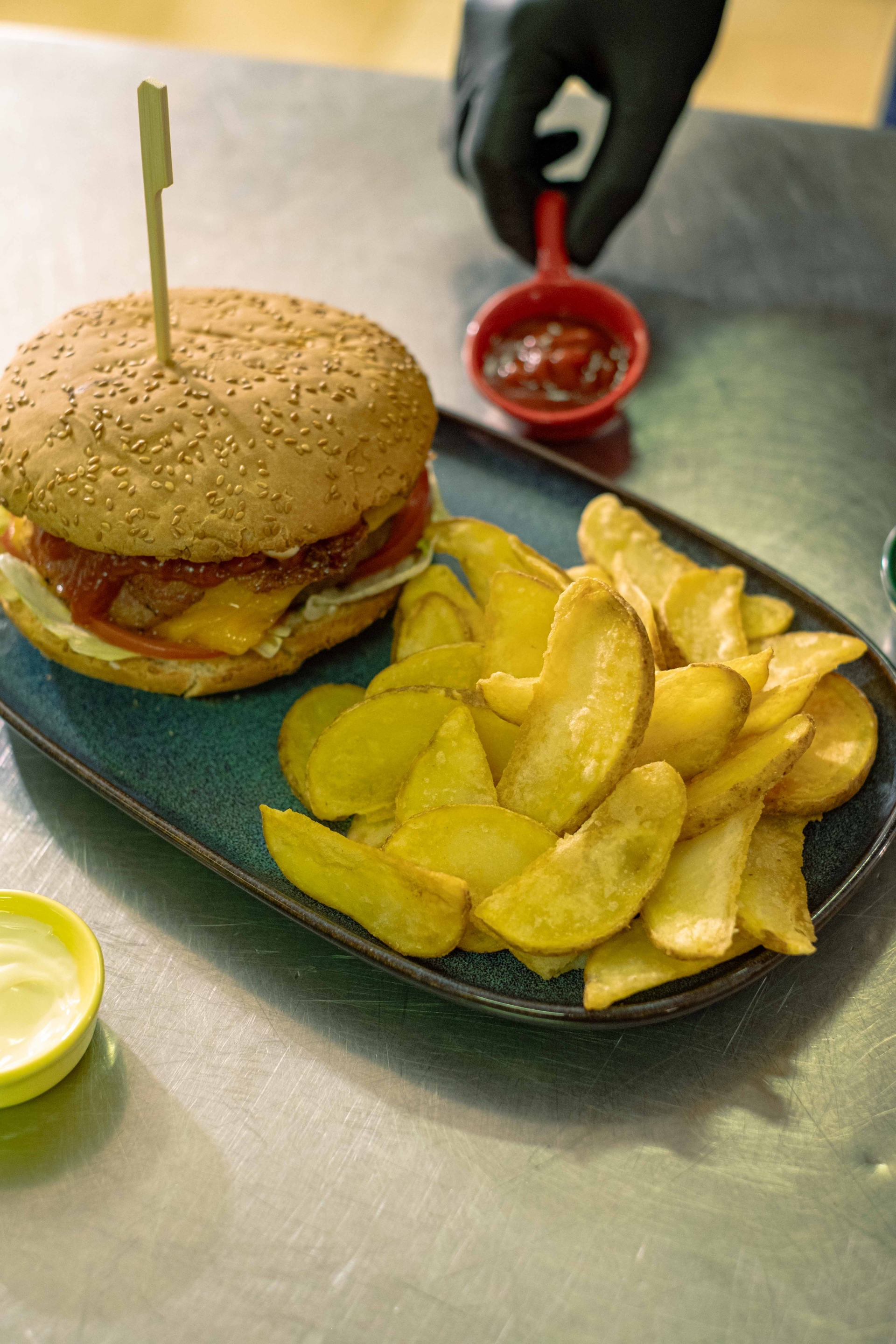 aviko_-_chips_and_burger_-_foto-2.jpg